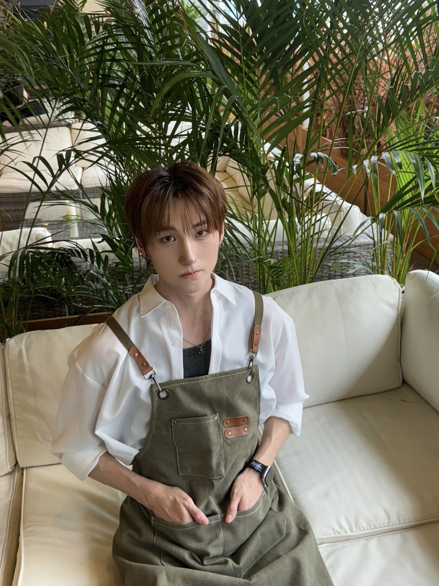 XODIAC_MEMBERS's tweet photo. [#범수]

일일카페 알바생 범수~!☕️
8월 마지막을 함께해서 영광이야 
항상 범수 응원하는 만큼 반대로 응원할게 쏘블리 사랑해💜

#XODIAC #소디엑 #BEOMSOO #범수 https://t.co/sfz3VrBQdY