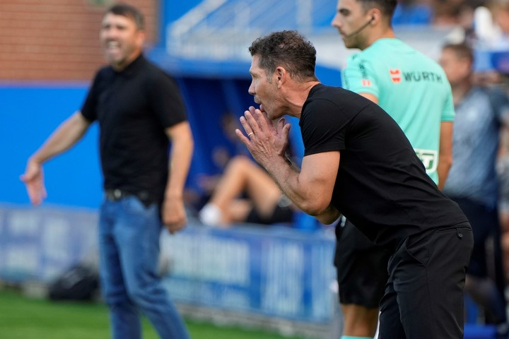 ALAVÉS 1-1 ATLETICO DE MADRID

¿Qué nos está faltando? ¿Qué planteó Simeone en el partido de ayer? 

Hablamos de que ideas había sobre el terreno de juego para intentar generar al Alavés y cómo Coudet pudo frenar gran parte de ello.

[Hilo]