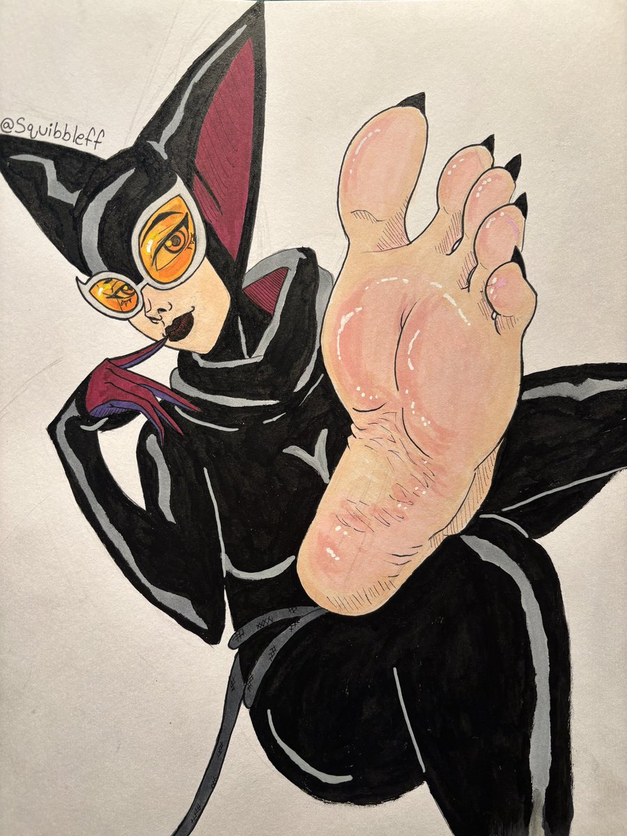 Catwoman must get so hot and sweaty under that leather suit, I can only imagine 🥵🥵🥵