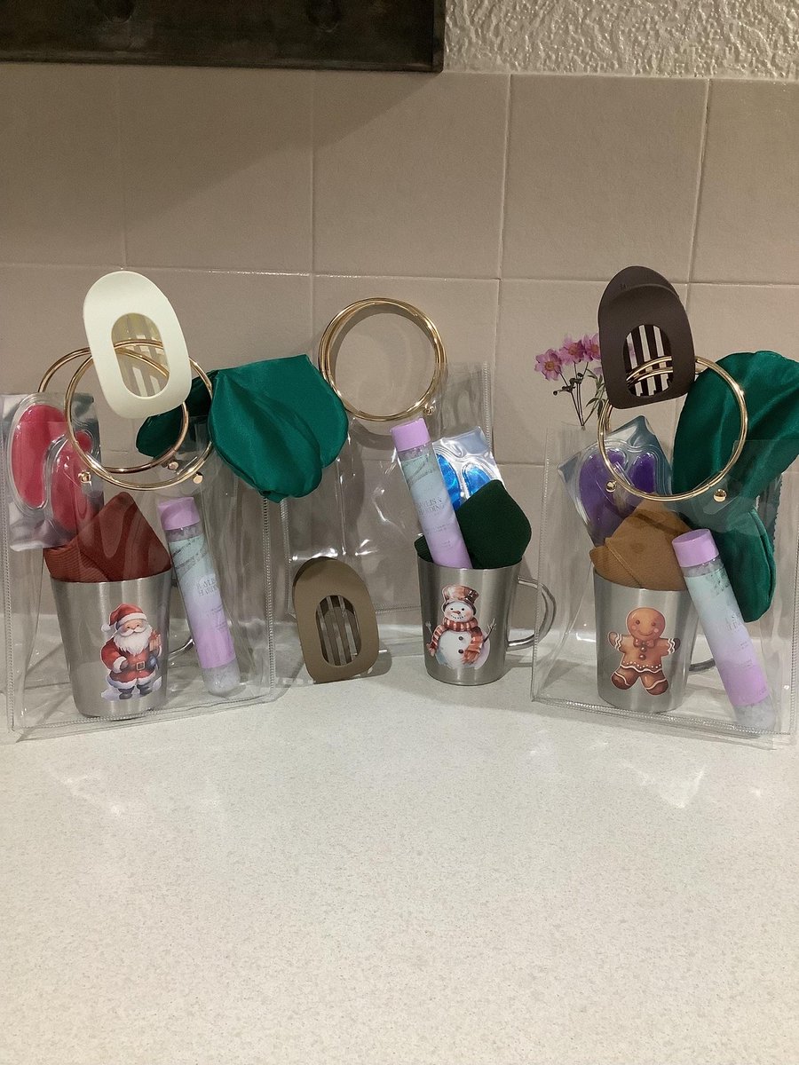 designsbykimstore1.etsy.com/listing/434016…
Also you can buy any 2 items from my shop this includes gift bags also 
There are so many different options available 
#EtsySeller #ukgift #giftideas #Christmas #smartsocial #CraftBizParty #MHHSBD