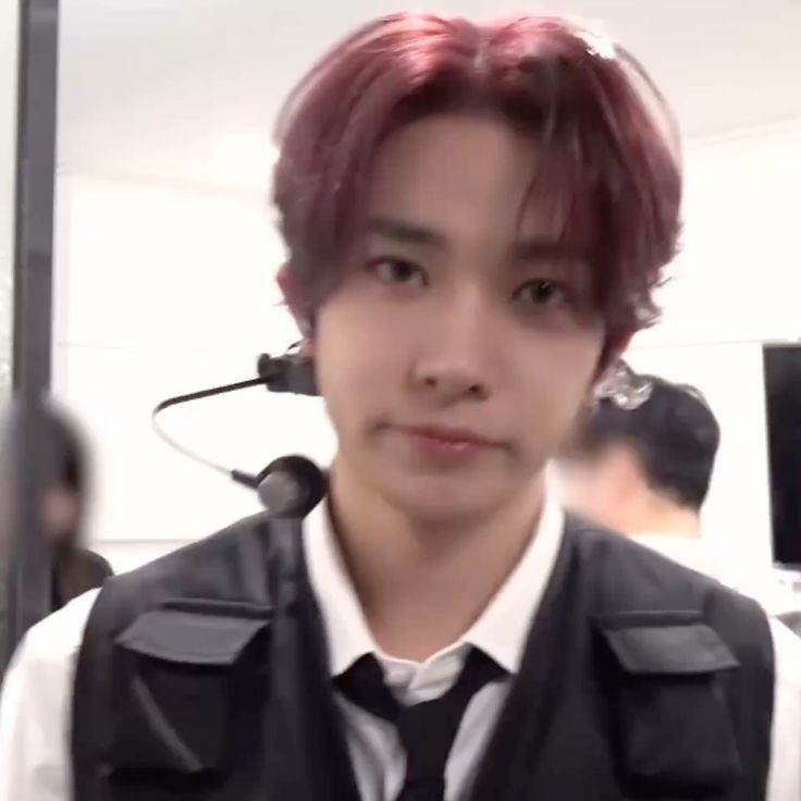 Enhypevan's tweet photo. Burgundy heeseung you're missed https://t.co/ieQSMVn2Fv