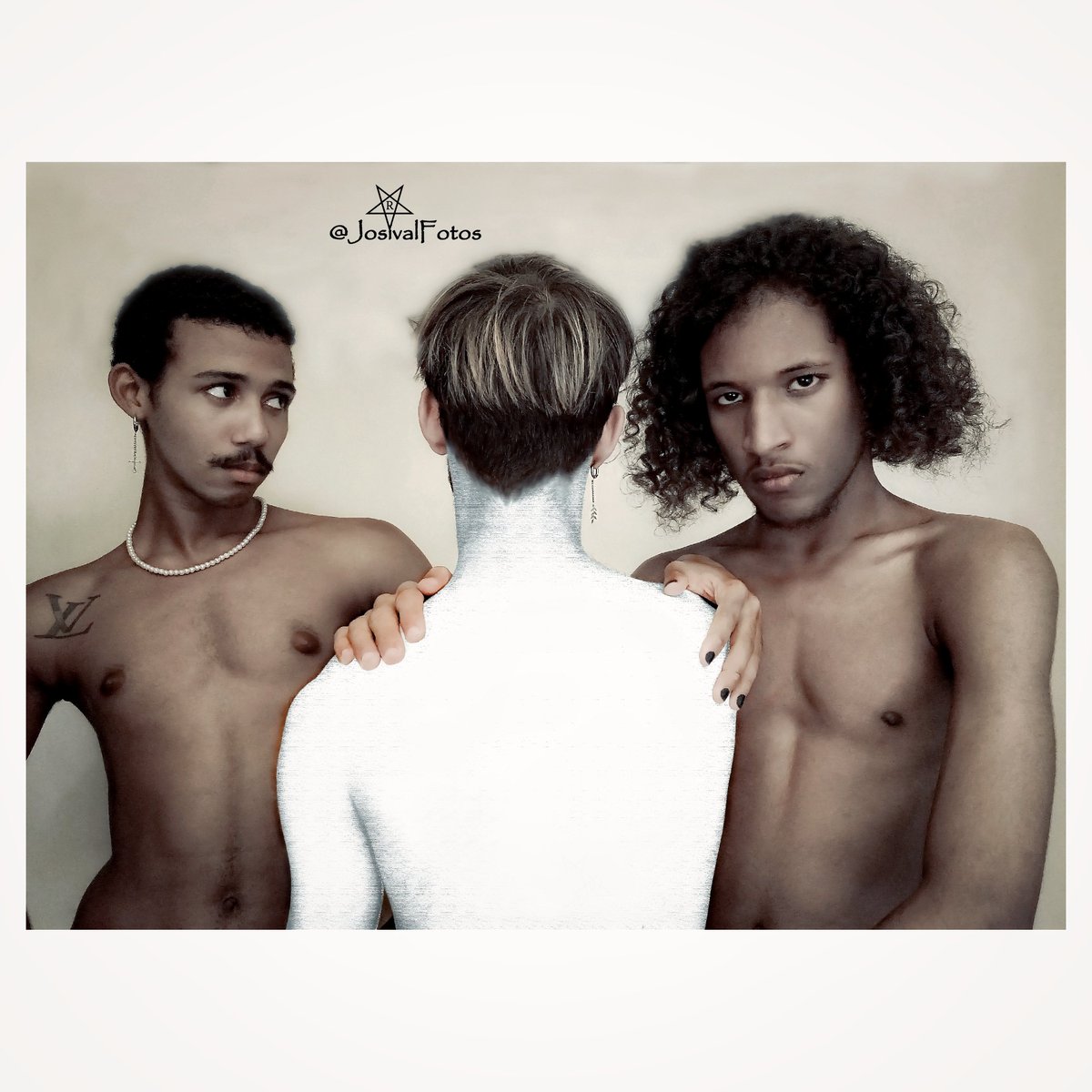 #JosivalUrban (@josimagencuba) on Twitter photo Er war es, ich hätte es sein können.
Ich war einmal er, und sie erst recht.
(<a href="/JosivalFotos/">josivalFotos</a>)
Models: #Odaniel #Gustavo und #Felipe im #Trio Nr. 1
Foto: <a href="/JosivalFotos/">josivalFotos</a>
#31August 2025
#Männer in #Gruppe
#Deutschland Er war es, ich hätte es sein können.
Ich war einmal er, und sie erst recht.
(<a href="/JosivalFotos/">josivalFotos</a>)
Models: #Odaniel #Gustavo und #Felipe im #Trio Nr. 1
Foto: <a href="/JosivalFotos/">josivalFotos</a>
#31August 2025
#Männer in #Gruppe
#Deutschland