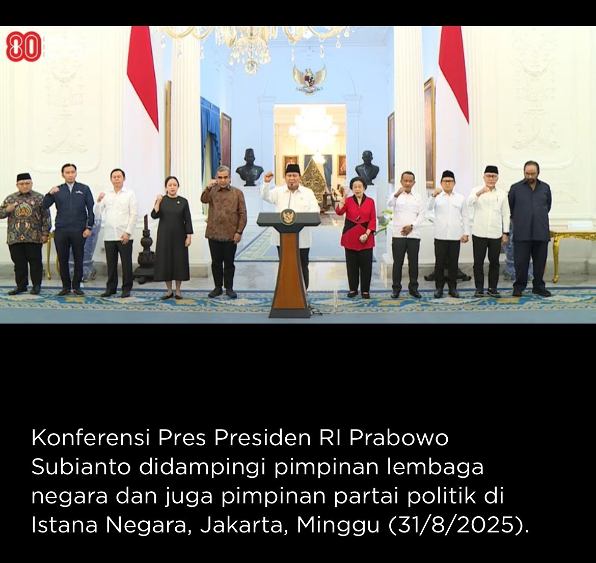 kenapa surya paloh tidak ikutan mengepalkan tangannya?

saya menduga, dia merasa hebat. seperti ahmad sahroni 😭