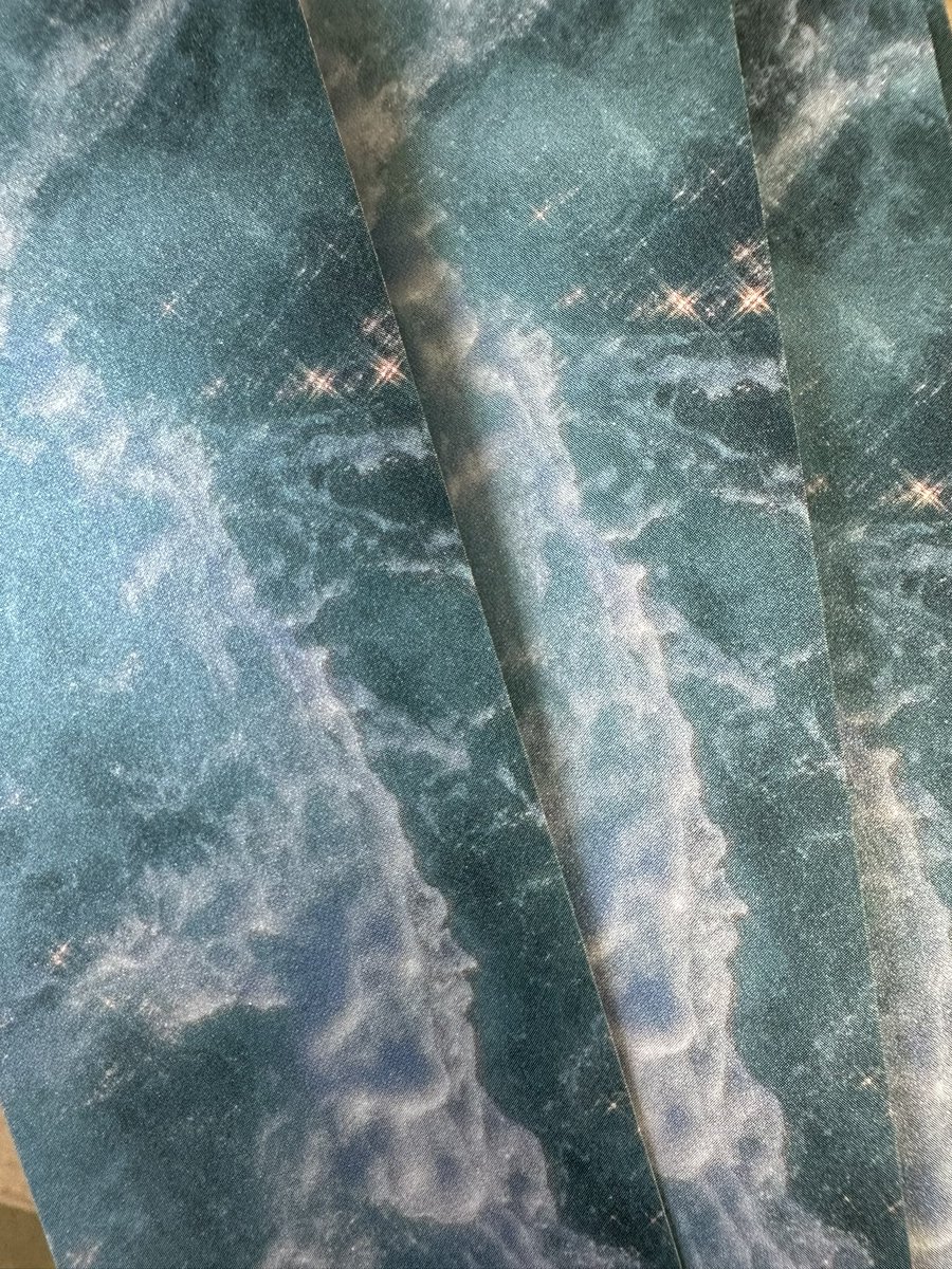 벼룩으로 시집 네권을 데려왔어요.ᐟ.ᐟ 
영롱 책갈피도 넘 감사드려요🥰
<a href="/hbcb0710/">함바그</a>