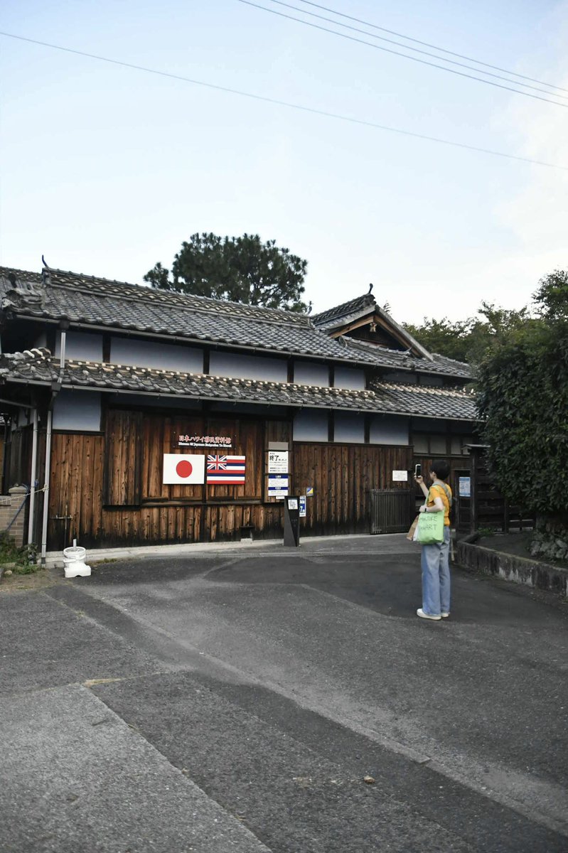 昨日は1時間半にわたり、原田さん、木元さんとお話ししました。23年の原田さん個展の実現に至るまでのエピソードに始まり、資料館の今後のあり方など、自由に話題が広がる心地よい対話でした。いつか資料館でまた面白いことができたらと思います。たとえば第二弾とか。写真は原田さん撮影📸