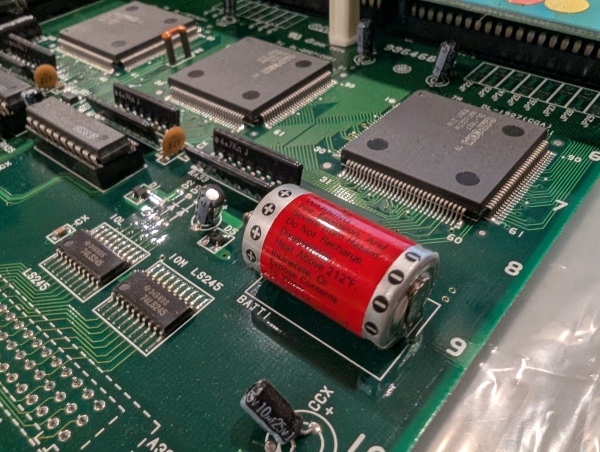 x86_tar's tweet image. 2枚の基板どちらにもInfinikeyを取り付けました。ハンダ付けはあまり綺麗とは言えませんが、なんとか完了できました。
Infinikey on both my 2x boards. Not the prettiest soldering, but got it done . Thanks to @therealundamned YT video 7 years later. Also lucky they&apos;re rev 6 boards.#cps2