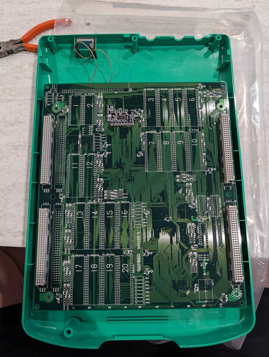 x86_tar's tweet image. 2枚の基板どちらにもInfinikeyを取り付けました。ハンダ付けはあまり綺麗とは言えませんが、なんとか完了できました。
Infinikey on both my 2x boards. Not the prettiest soldering, but got it done . Thanks to @therealundamned YT video 7 years later. Also lucky they&apos;re rev 6 boards.#cps2