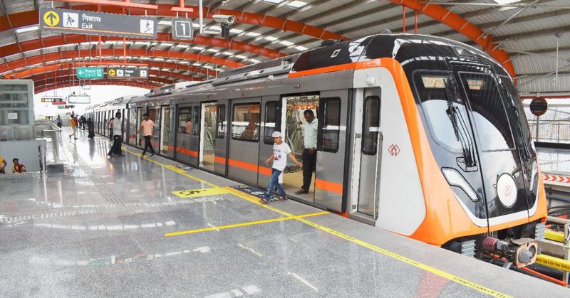 🚨📍#KanpurMetro के कानपुर सेंट्रल तक विस्तार को 3 माह पूरे!

🔹 अब तक 23 लाख+ यात्रियों ने किया सफर
🔹 2.5 लाख किमी की दूरी तय

📍यह उपलब्धि न सिर्फ़ कानपुर की सार्वजनिक परिवहन व्यवस्था को नई दिशा दे रही है बल्कि ट्रैफ़िक जाम व प्रदूषण कम करने में भी अहम भूमिका निभा रही है। 🚇✅