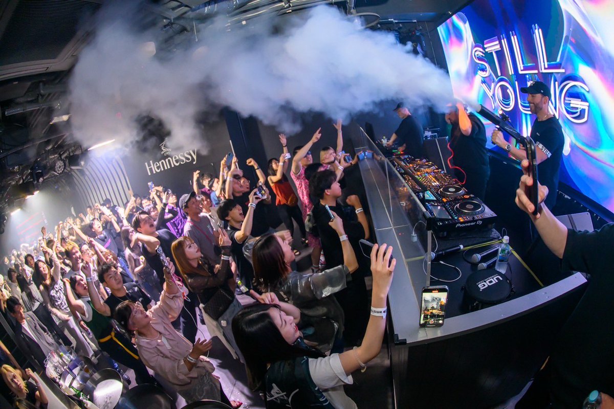 dj_naoryu's tweet image. ✨いよいよ残り1週間✨
名古屋のEDMシーンが年々熱くなってきている中で BLACKCODEが名古屋に!
名古屋 CLUB STARで開催🔥
前売り🎟️3000円
当日🎟️4000円
VIP席も残り一卓!
前売りもVIPもご利用の際は連絡ください!
夏を締めくくる最高の夜に!
絶対に見逃せない
#スクエア #BLACKCODE