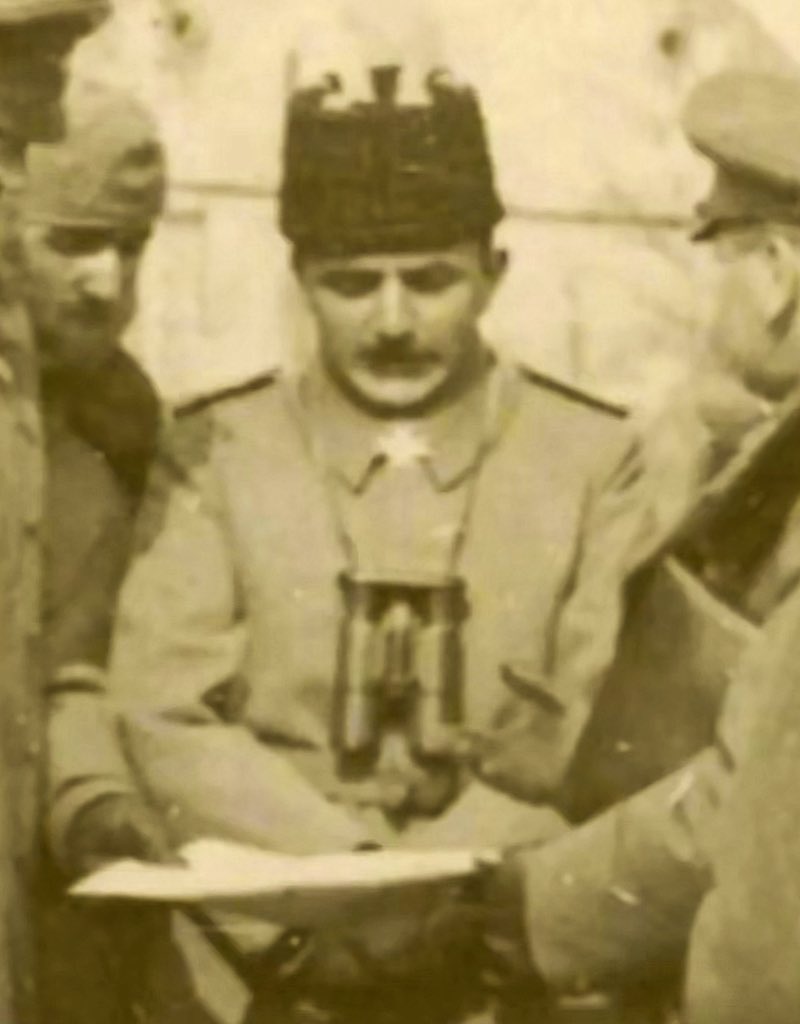 “… Bu şiir Enver’in öyküsüdür! Bilir misin Enver’i? Hani İsmail’miş diğer adı… Uzatmış boynunu kör bıçakların önüne. Kurbân etmişler bir bayram sabahı…”