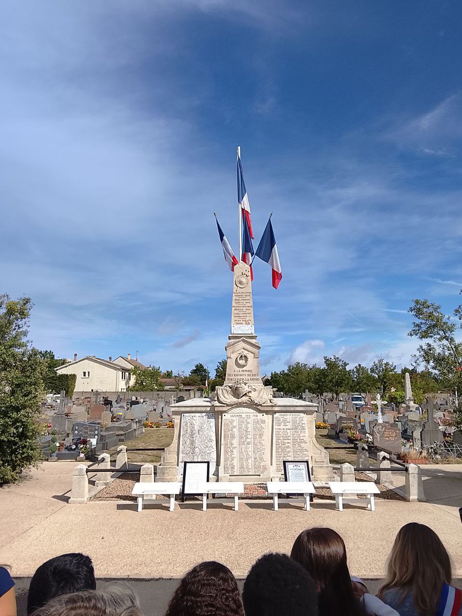 🇫🇷 Commémoration de la Libération de. Conflans-Sainte-Honorine

Nous participions ce matinà la cérémonie du souvenir de la Libération de notre ville.

Il y a 81 ans, notre ville retrouvait sa liberté grâce au courage des Résistants et des Alliés. #devoirdememoire