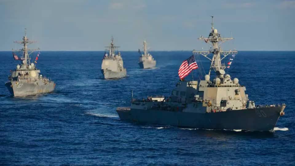 Nuevas y poderosas naves surcan el Caribe y el cerco se cierra sobre Maduro!  Estos colosos, armados con justicia, no solo enfrentan al Cártel de los Soles, sino que respaldan la lucha de un pueblo oprimido. Venezuela clama libertad, y bajo el liderazgo de María Corina Machado,