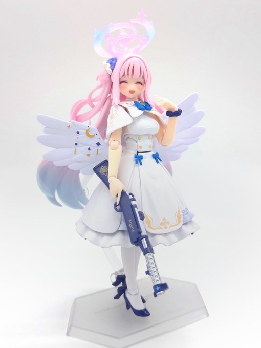 figmaミカ、造形がめっちゃ良い!!
髪や羽根も細かく表情付けできて満足度高いですね ケープが着脱可能なのも嬉しい 