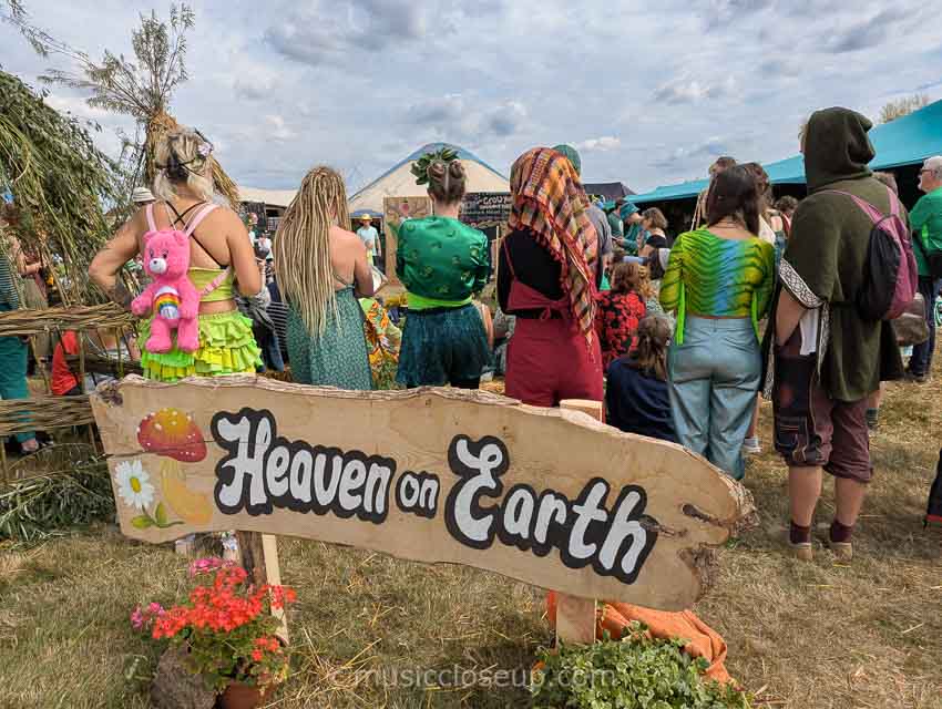 Shambala Festival 2025 review + photos - a whistlestop tour of Shambala's array of music, talks, costumes, dance and crafts: musiccloseup.com/shambala-festi… #festival #festivalreview