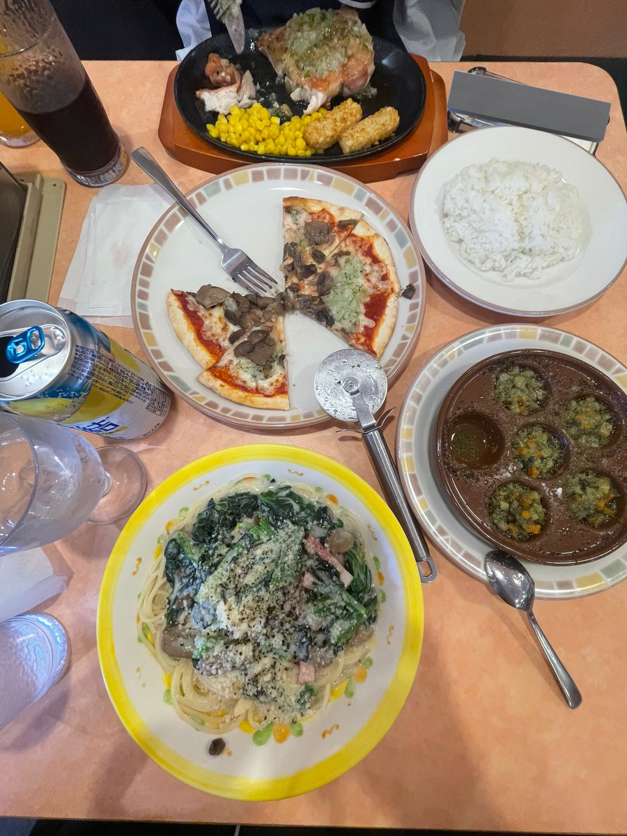 昼間から酒飲みながらサイゼ爆食した