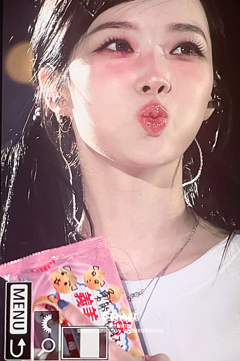 과자 봉지에 그림 그려놓으신 거 깨알같다 ㅋㅋㅋㅋ