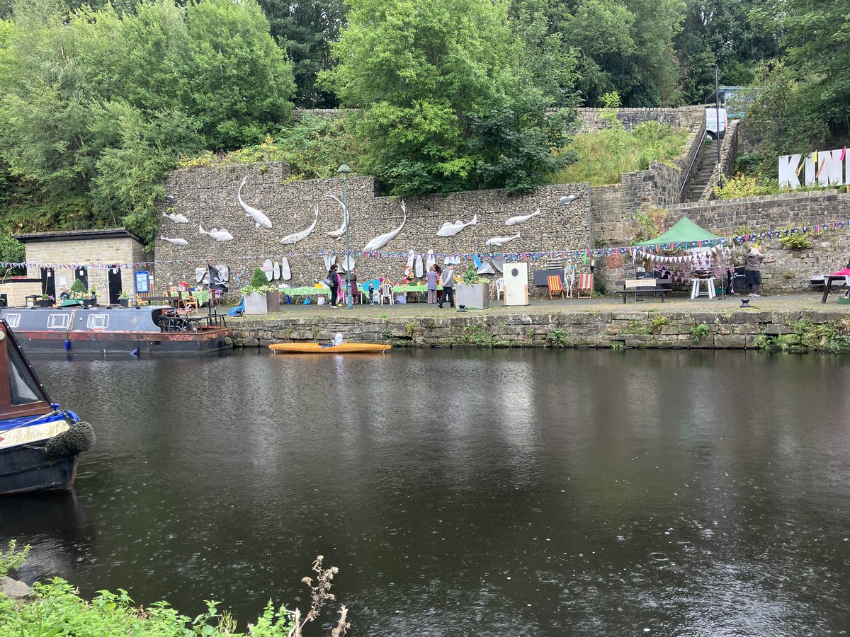 On now at Golden Lion #PushingUpDaisies Why not pop down and write your epitaph? Community-generated conversations on loss, death and dying. For more information see: facebook.com/pushingupdaisi…
#Todmorden #CalderValley