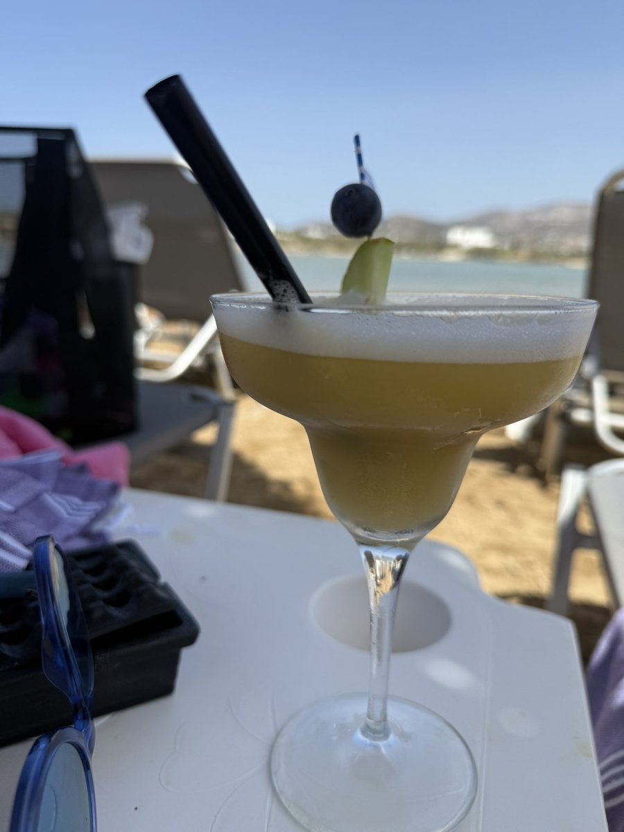 Drick drinken,ta resan,dansa som om ditt liv hänger på det. Skål!