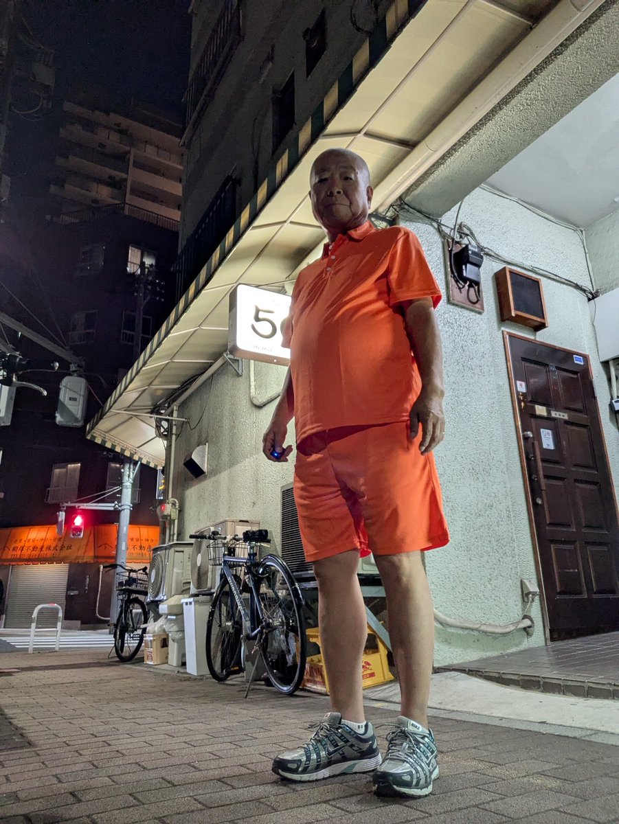 「明日はオレンジ色のアンサンブル」とか言っときながらお客様を今日はオープン待たせてしまいました
よってこんな時間にアップです
ちょっと暗いかな