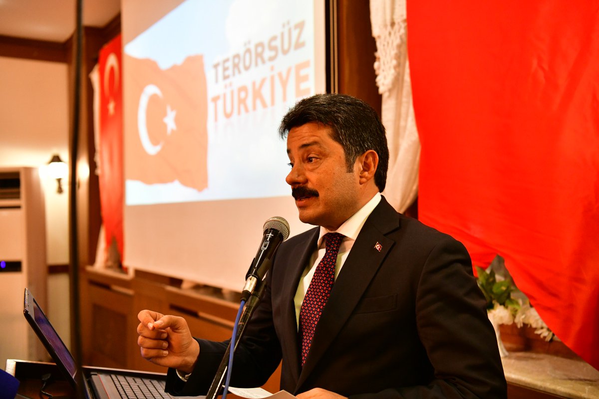 🇹🇷 Terörsüz Türkiye Çalıştayı (Kırşehir)
Kahramanmaraş Milletvekilimiz Prof. Dr. Sayın Mehmet Şahin'in verdiği "Terörsüz Türkiye Çalıştayı" kapsamında, Doğu, Güneydoğu ve İç Anadolu bölgelerinden gelen 16 ilimizin şehit ve gazi dernek başkanlarıyla bir araya geldik.