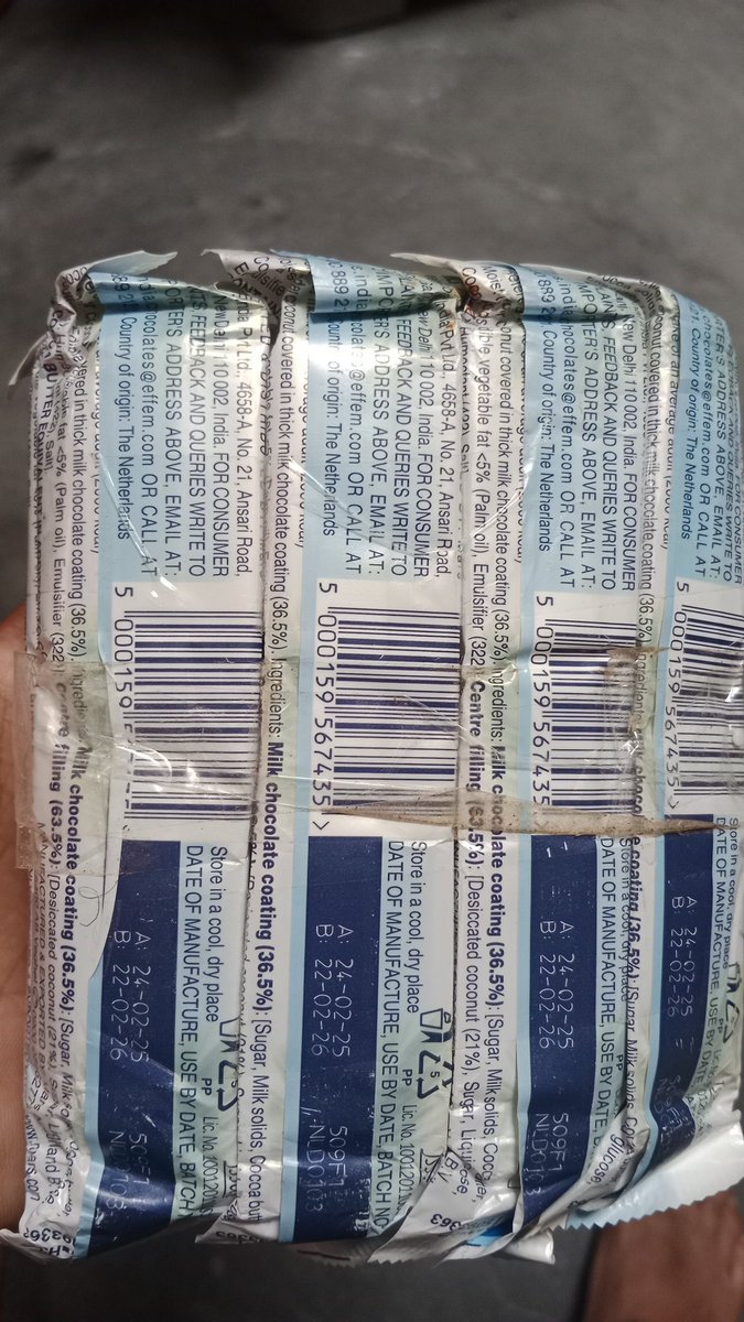 avidiv_09's tweet photo. @Flipkart i order bounty chocolate but recieved in this condition #flipkart #flipkartscam https://t.co/4FL1sAbGIc