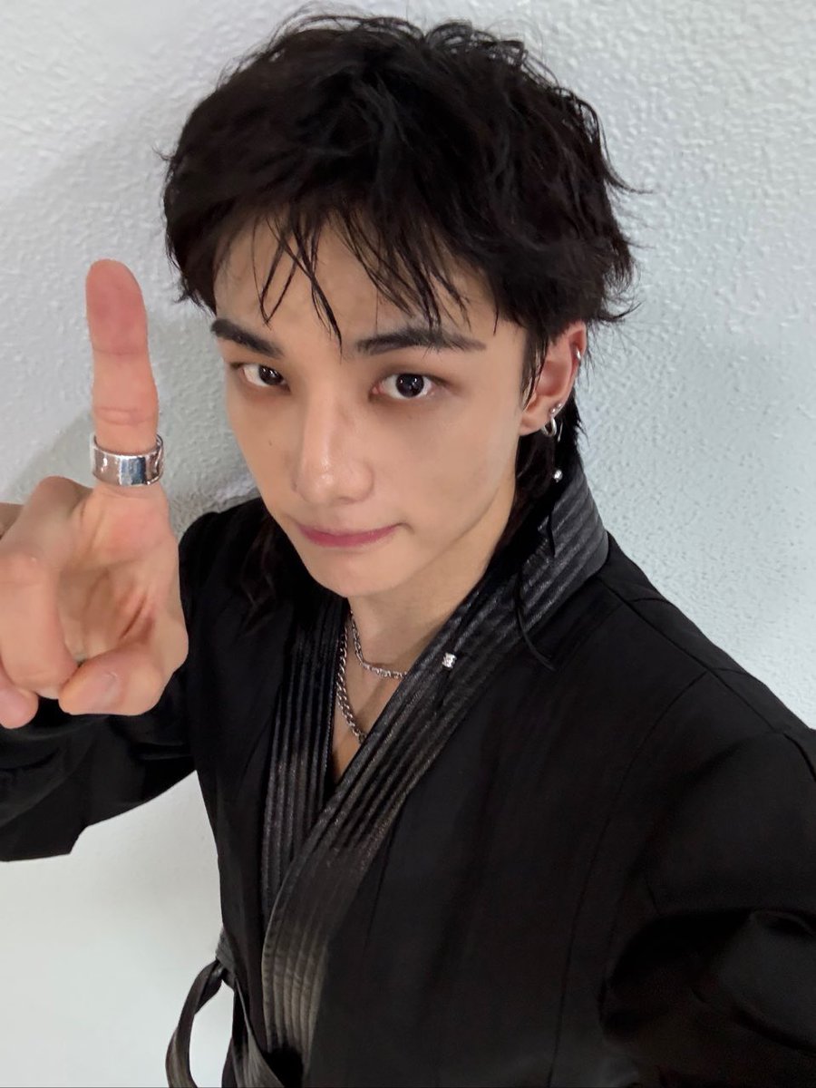 hwang hyunjin doing things tweet media