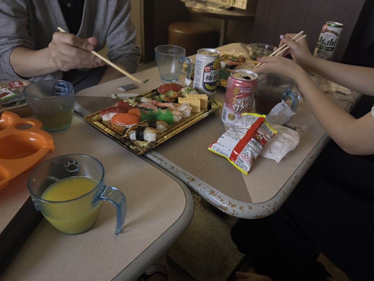 カラオケでお寿司パーティ