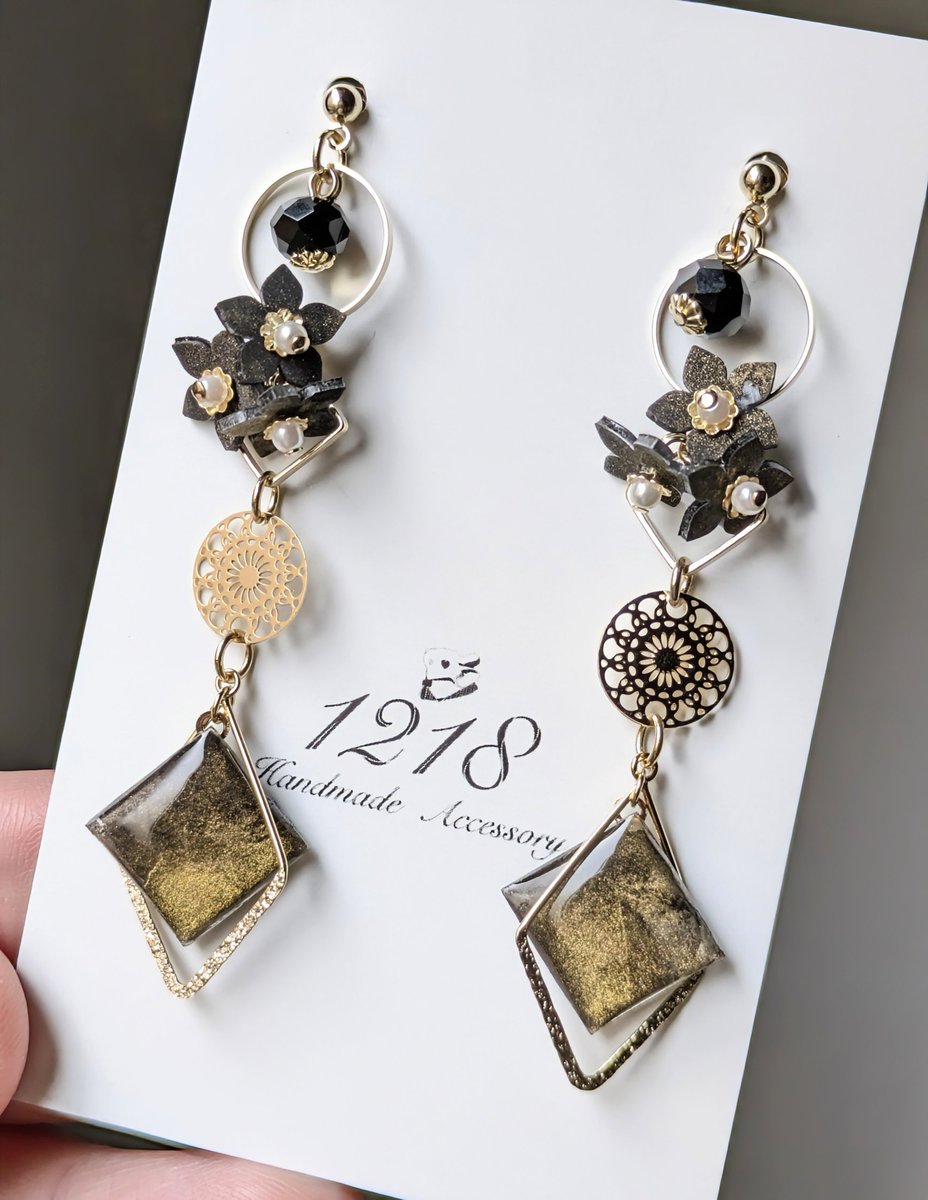 静かな月夜の耳飾り