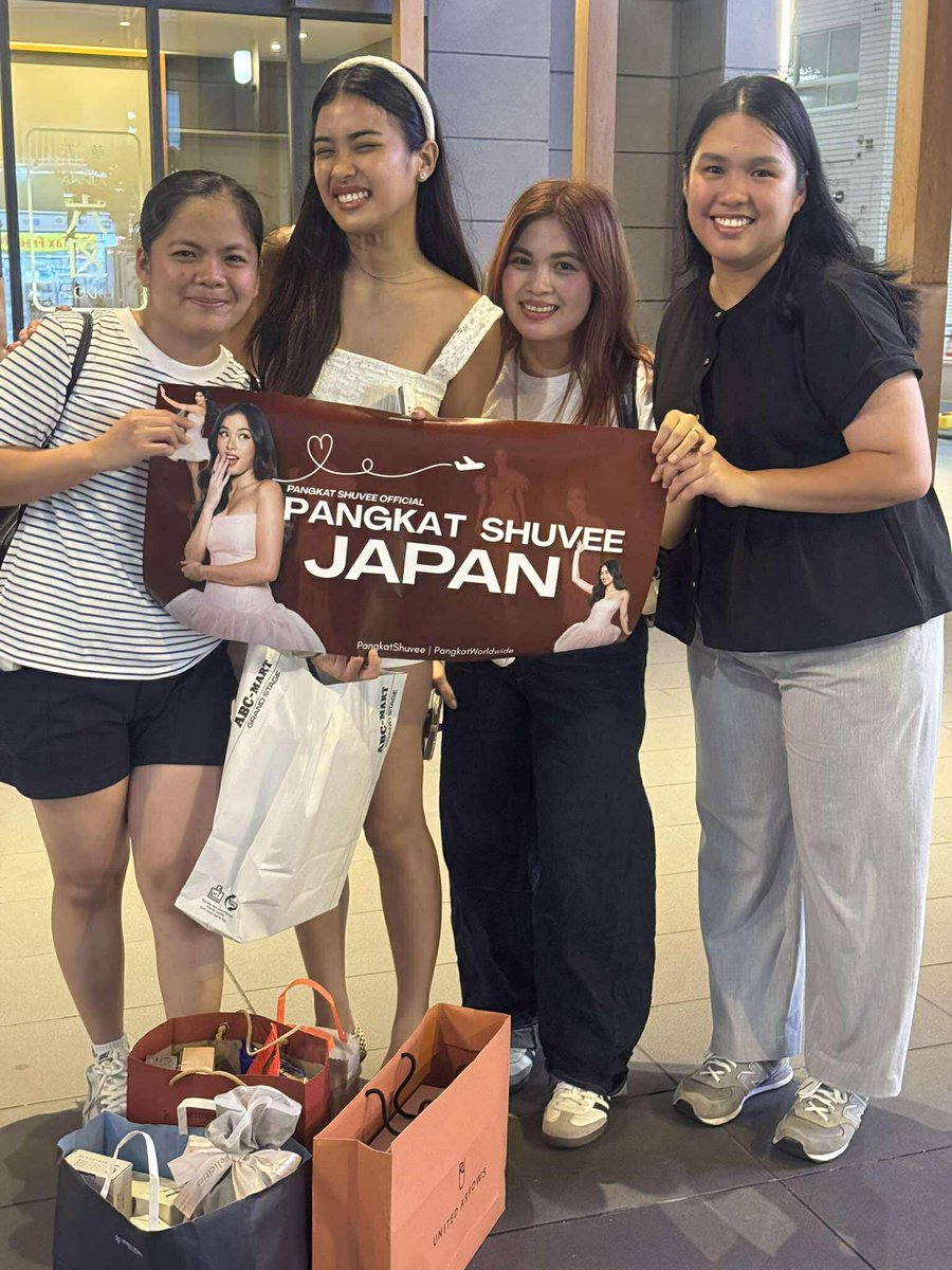 PANGKAT SHUVEE OFFICIAL (@pangkatshuvee) on Twitter photo Team <a href="/PangkatShuveeWW/">PANGKAT SHUVEE WORLDWIDE</a> with our best girl, Shuvee! 🥺🫶
#ShuveeEtrata | Shuvee Etrata Team <a href="/PangkatShuveeWW/">PANGKAT SHUVEE WORLDWIDE</a> with our best girl, Shuvee! 🥺🫶
#ShuveeEtrata | Shuvee Etrata