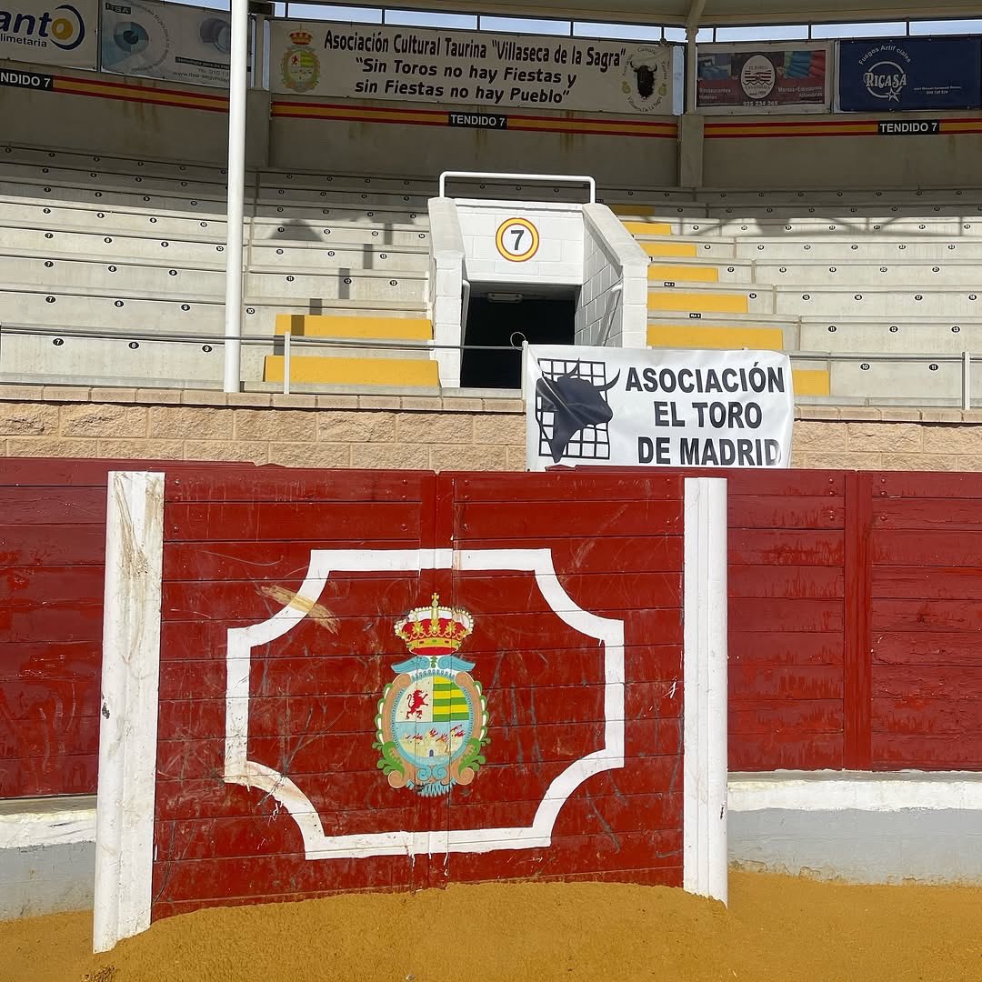 Hoy comienza el Alfarero de Oro, que celebra sus 25 años como una de las ferias de novilladas de mayor prestigio. Seriedad, afición, integridad y diversidad de encastes se dan cita en Villaseca de la Sagra. Nuestra felicitación a la organización por tan señalado aniversario.
