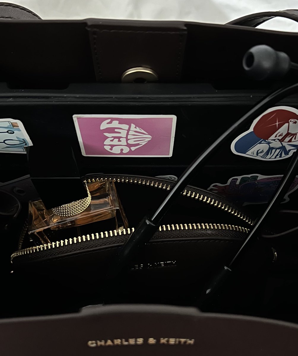 llijn5's tweet image. First day as a SENIOR❣️