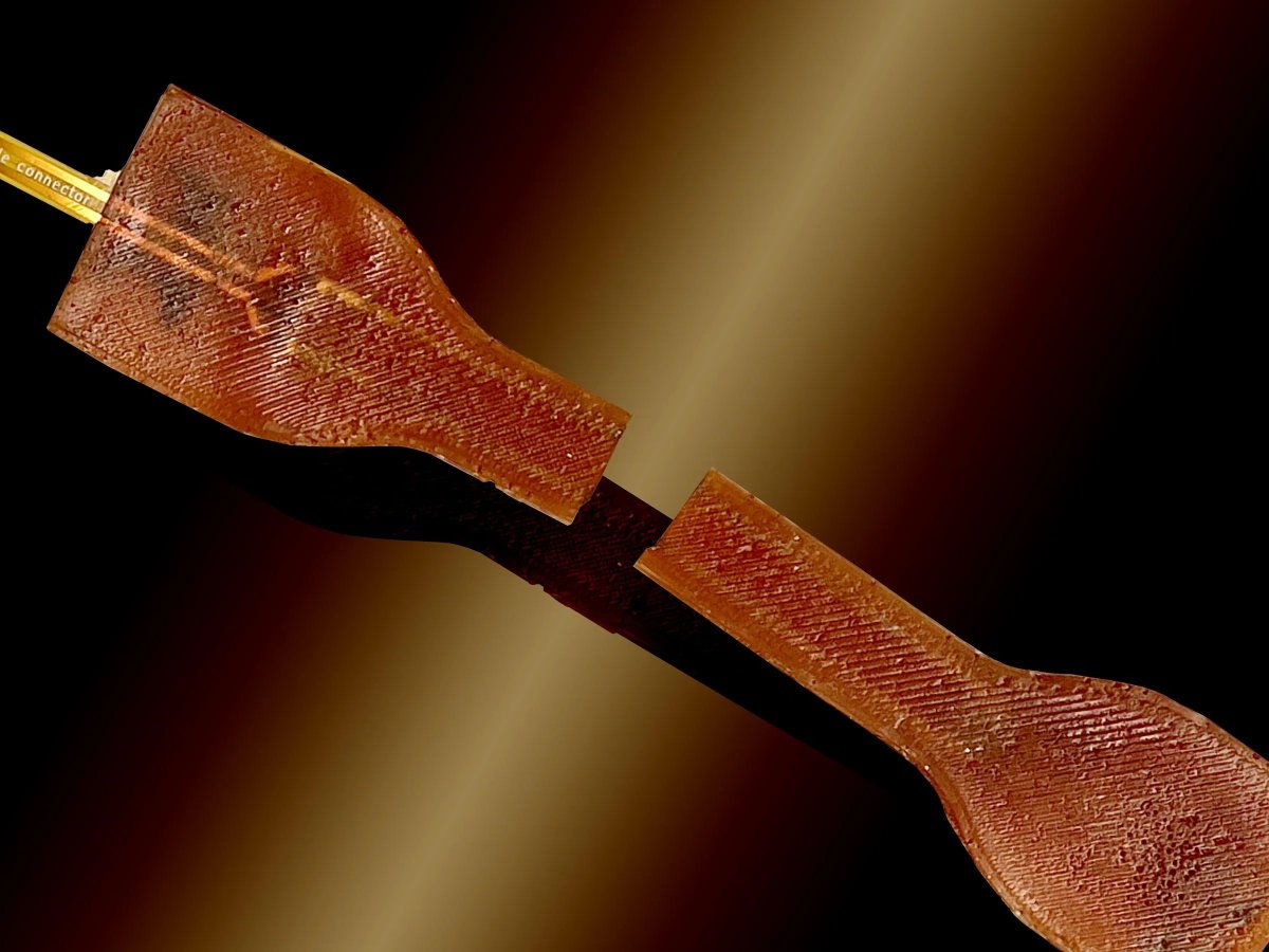 IEEESpectrum's tweet image. You can cut this new #sensor completely in half and it will re-attach itself and continue gathering #data. The scientists creating the sensor believe it will have uses in medical rehabilitation, sports performance monitoring, and soft robotic systems. buff.ly/4C0lJQ5
