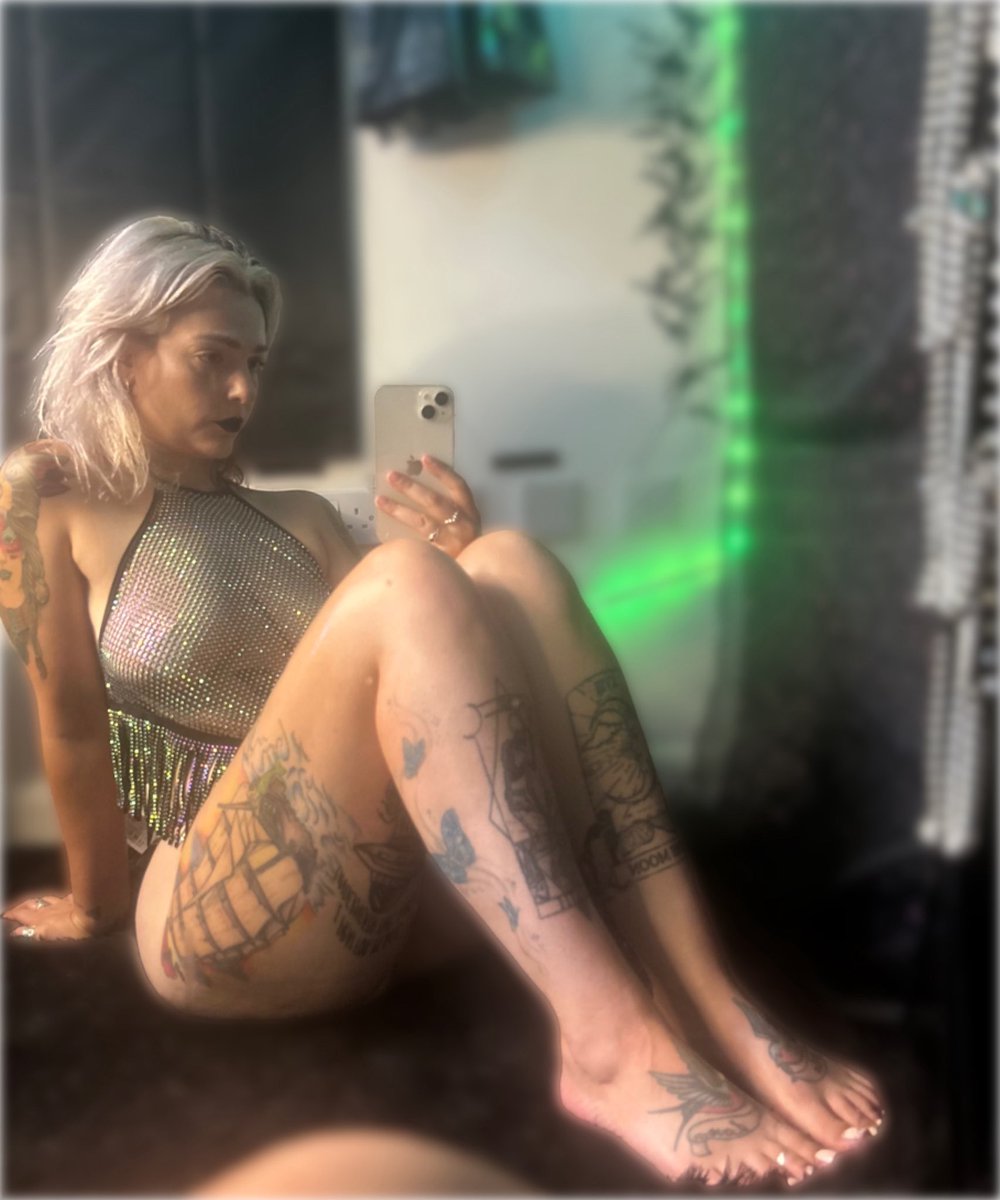 six_pixie's tweet image. 🚨 UK-based alt/goth OF creator looking to collab with male creators (alternative / edgy vibes).
Open to content shoots &amp;amp; cross-promo 🤝
DM if interested! 

#OFcollab #OnlyFansCollab #OFmodel #ContentCreators #AltModel #AltStyle #GothGirl #AlternativeCreator #AltContent #Collab