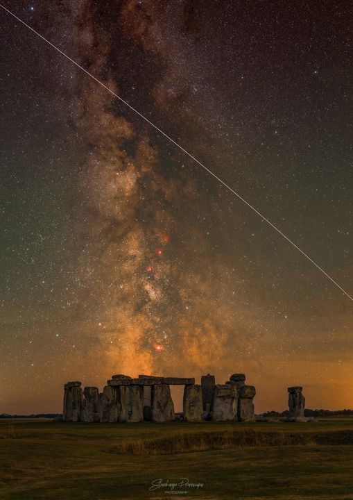 ShiningScience's tweet image. The ISS passing over Stonehenge last night 😍🛰⭐️