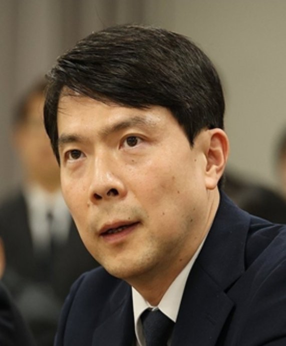 성상헌 검찰국장.
최악의 윤석렬 빨대가
'중수청장으로 내정'된다는
제보가 쏟아지고 있고
김지호 민주당직원이 강력하게
폭로하고 있다
천지가 개벽할 일이다