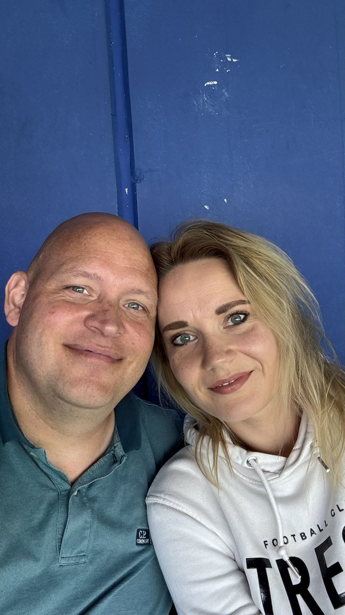 MrFanatic030's tweet photo. We zijn ook weer eens van de partij met een uitwedstrijd. @DeniisedG #zwoUTR #pecUTR
Leve de #autocombi. https://t.co/okJpmiIcpR