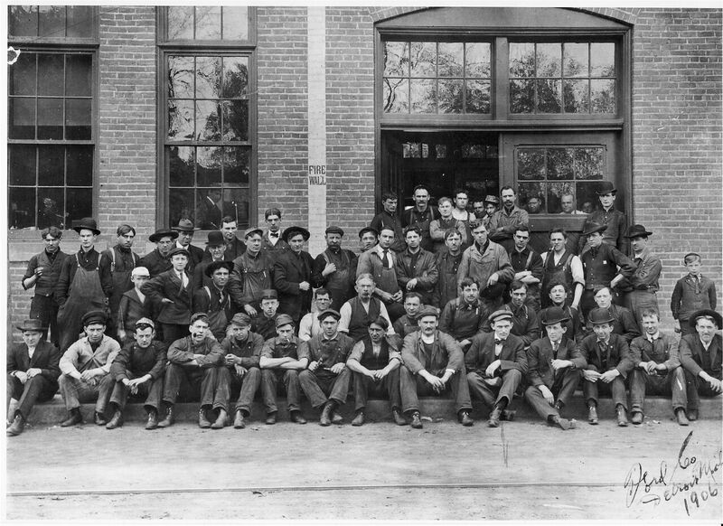 A #DavesCarIDService Labor Day weekend tribute to the workers who built America's cars. First up, the fellas at Ford's Piquette Avenue plant in Detroit, 1906.

Henry Ford had failed at his first two car companies, The Detroit Automobile Co (1899-1901) and the Henry Ford Co