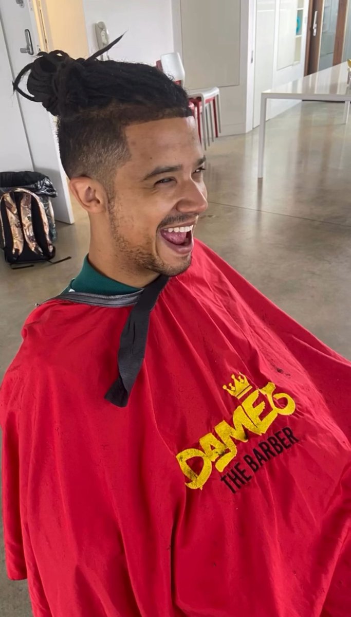 dailyraleighr's tweet image. New/old photo of Jacob Anderson behind the scenes of his 2021 New Wave Magazine photoshoot!