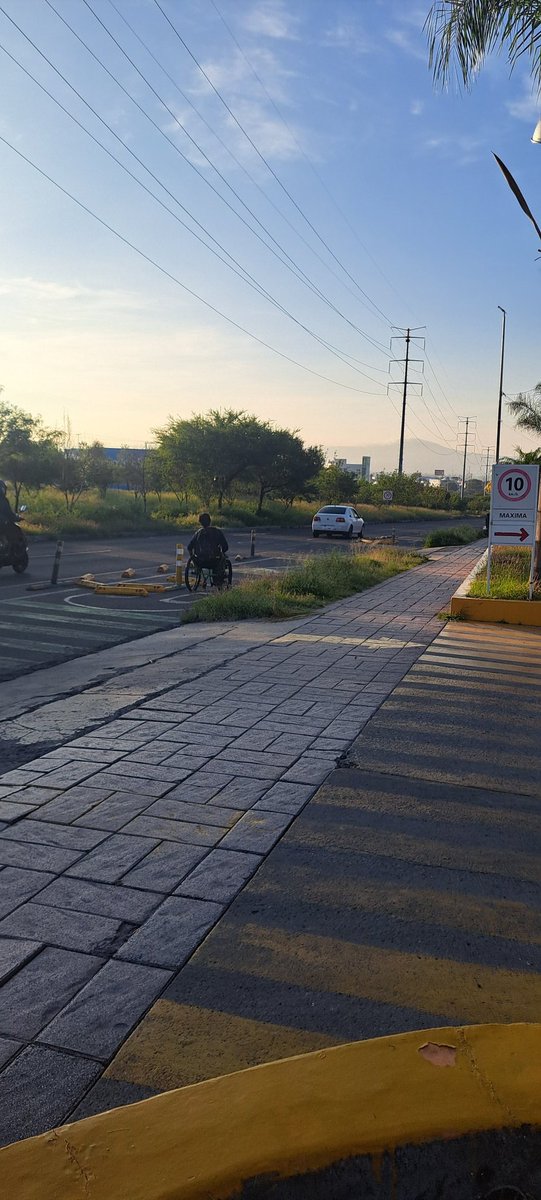 Las ciclovias ayudan en mucho!
#Querétaro #Movilidad 
<a href="/FeliFerMacias/">Felipe Fernando Macías</a> <a href="/qromunicipio/">Municipio de Querétaro</a>