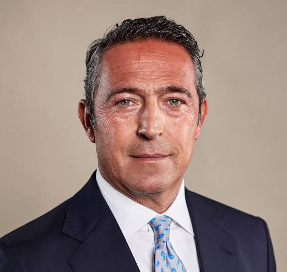 Seçimi kazanmak için Mourinho’yu getirdi, seçimi kazanmak için Mourinho’yu gönderdi. Baba bize neler yaşatıyosun