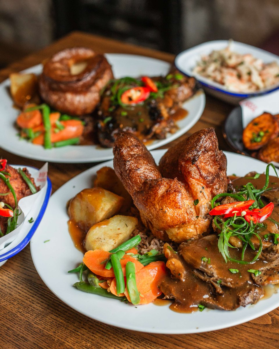 qotspub's tweet image. POV: You said you were having a quiet one last night… now you’ve woken up in your jeans, checking Deliveroo like it’s LinkedIn 🥴

Don’t stress babe, salvation = roasties, Yorkshires + a ton of gravy. Sunday service, Queen of the South style 💅