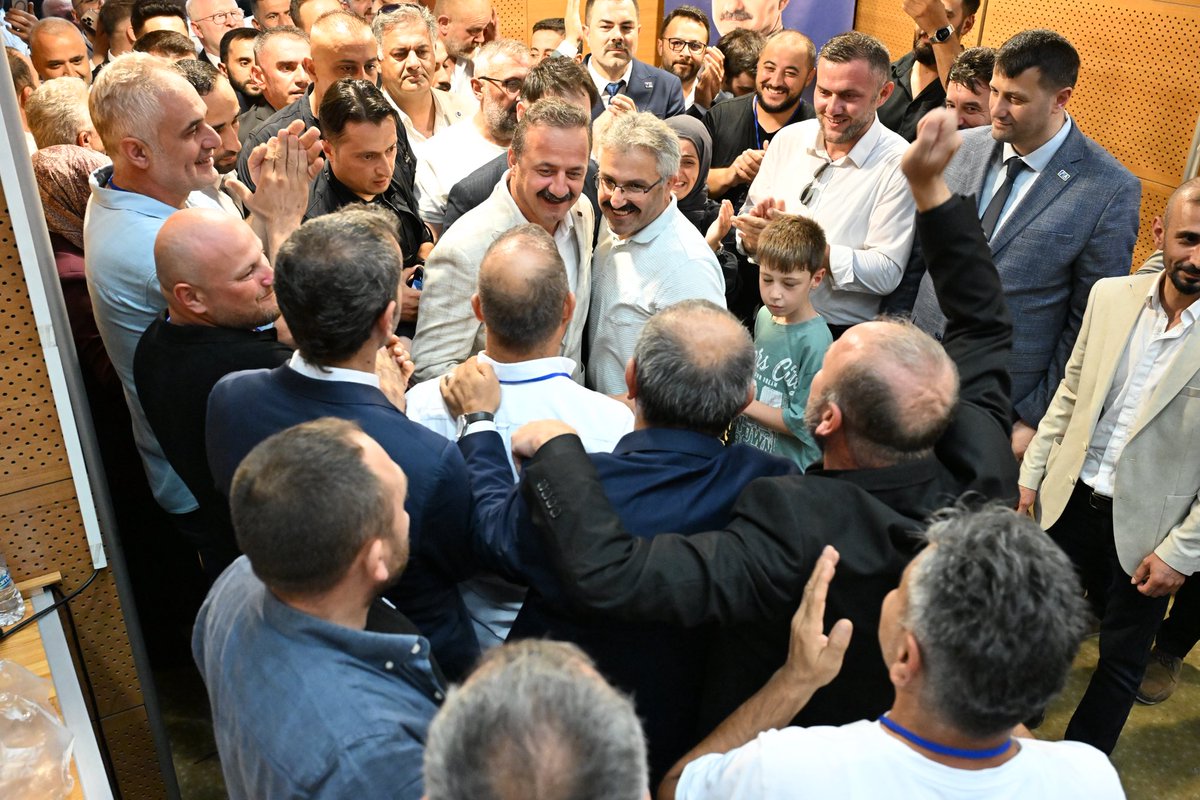 anahtarparti's tweet photo. Genel Başkanımız Sayın Yavuz Ağıralioğlu, Rize’de Ardeşen 1. Olağan İlçe Kongremize katıldı ve ardından İlçe Binamızın açılışını gerçekleştirdi. Ardeşen’imize ve milletimize hayırlı olsun. https://t.co/w7tKCtPLPo