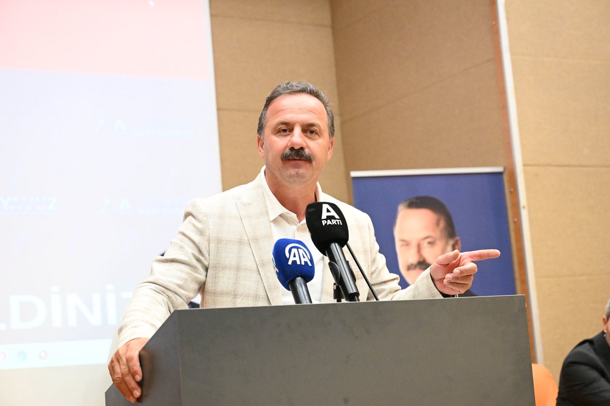 anahtarparti's tweet photo. Genel Başkanımız Sayın Yavuz Ağıralioğlu, Rize’de Ardeşen 1. Olağan İlçe Kongremize katıldı ve ardından İlçe Binamızın açılışını gerçekleştirdi. Ardeşen’imize ve milletimize hayırlı olsun. https://t.co/w7tKCtPLPo