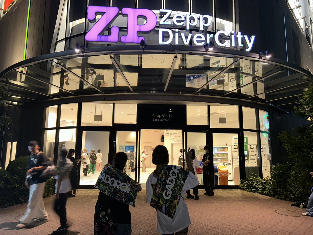 aysy_25's tweet photo. #GADORO
初めてLIVE参戦してきた🐌💜
まーじで楽しかった🔥
どん兵衛デコって良かった🌟
写真撮ってくれた人たち
ありがとうございました👀 https://t.co/mVr1HNpBdk
