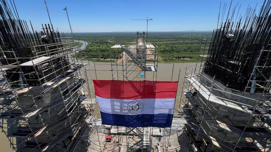 💪🇵🇾Paraguay emerge como un destino de inversión prometedor, según el Banco Mundial
📍Paraguay se destaca como una economía con un entorno cada vez más atractivo para la inversión
📍El Corredor Bioceánico y la hidrovía Paraguay-Paraná son piezas claves

lanacion.com.py/negocios/2025/…