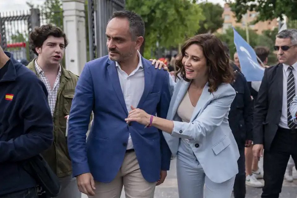 PSOE Móstoles/❤️ (@psmostoles) on Twitter photo Desde hace mucho tiempo llevamos denunciando junto a nuestras vecinas y vecinos la falta de planificación y el sufrimiento causado por las obras de la A-5.
Mientras tanto <a href="/mbautista_pp/">Manuel Bautista</a> calla ante los suyos.
Buses a Príncipe Pío ya!
elplural.com/autonomias/vec… Desde hace mucho tiempo llevamos denunciando junto a nuestras vecinas y vecinos la falta de planificación y el sufrimiento causado por las obras de la A-5.
Mientras tanto <a href="/mbautista_pp/">Manuel Bautista</a> calla ante los suyos.
Buses a Príncipe Pío ya!
elplural.com/autonomias/vec…