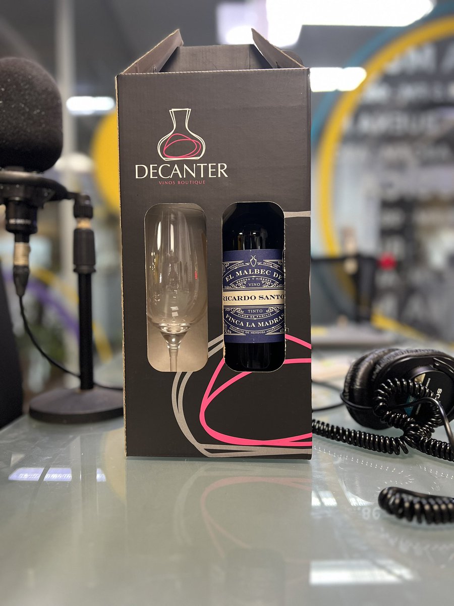 <a href="/sargusperez/">Sargus Pérez</a> y <a href="/CopaFeroz/">Alejandro Sciscioli</a> ya están al aire en @ABCFM985 haciendo un nuevo capítulo de CopaFeroz Radio! Y como siempre, ¡hay regalos! Hoy obsequiamos este kit: vino Ricardo Santos Malbec + copa de cristal. ¡Etiqueten a un amigo, aclaren su nombre real y dejen sus 3 últimos!