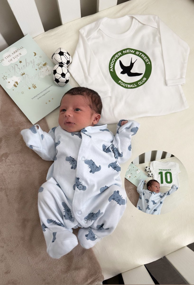 Thanks again to <a href="/AndoverNSfc/">ANDOVER NEW STREET 💚🖤⚽️</a> for our gift 💚🖤

Tiago will look great in it ⚽️