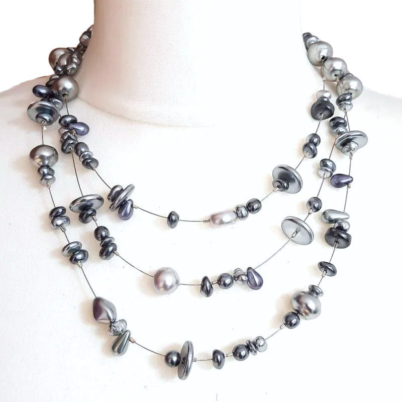 Morning all! Today I wanted to show you this floating layered necklace featuring silver glass pearls of many shades and sizes. A beautiful piece to wear cherylsjewellery.etsy.com/listing/731809… #earlybiz #shopindie #MHHSBD