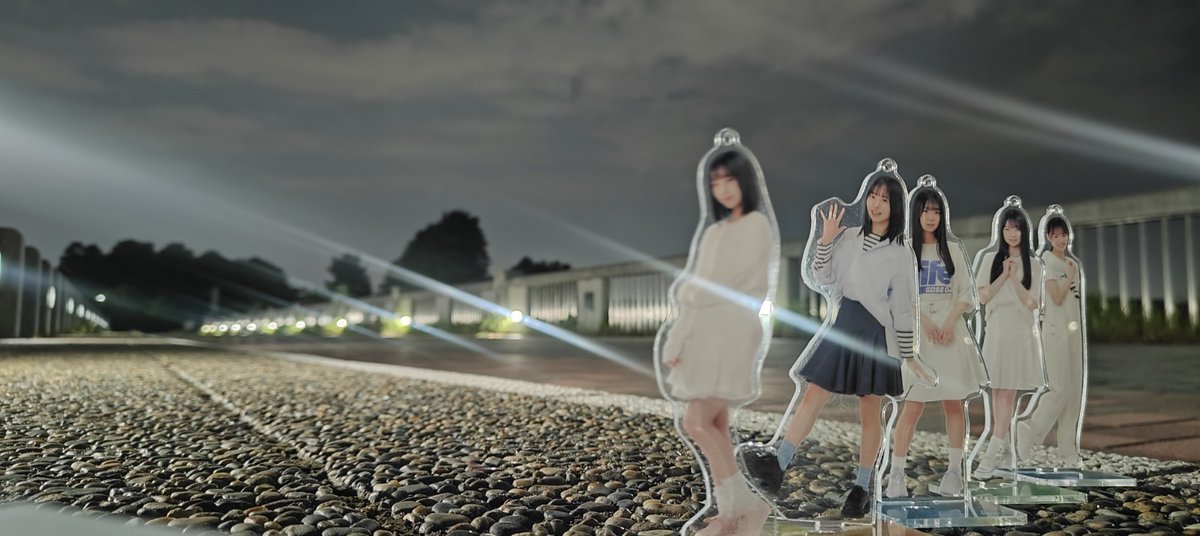 良い子のみんなは夜中に湖のほとりの橋の上に寝そべってアクスタの写真とか撮っちゃダメだよ
#日向坂46
#アクスタ旅